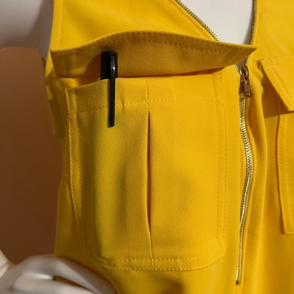 NWT Trina Turk Zipper V Neck Sleeveless Blouse - Picture 6 of 16